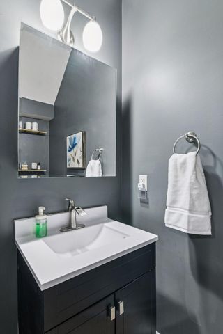 642 Willoughby Way W, Minnetonka, MN 55305