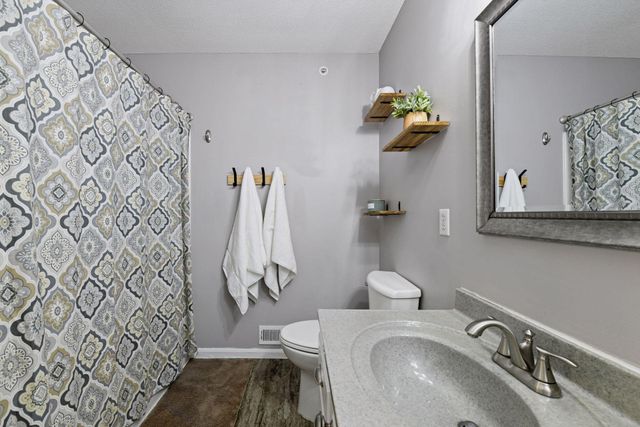 642 Willoughby Way W, Minnetonka, MN 55305