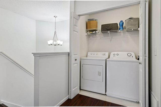 642 Willoughby Way W, Minnetonka, MN 55305