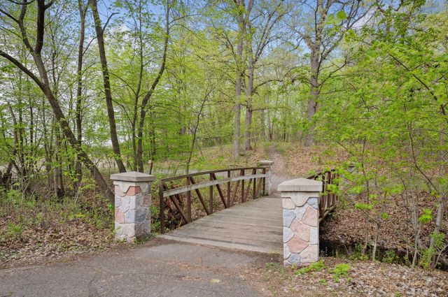 642 Willoughby Way W, Minnetonka, MN 55305