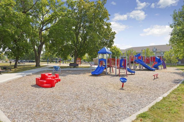 642 Willoughby Way W, Minnetonka, MN 55305