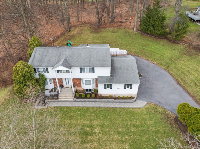 20 Algonquin Circle, Airmont, NY 10952