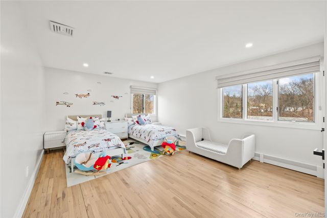 20 Algonquin Circle, Airmont, NY 10952