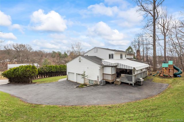 20 Algonquin Circle, Airmont, NY 10952