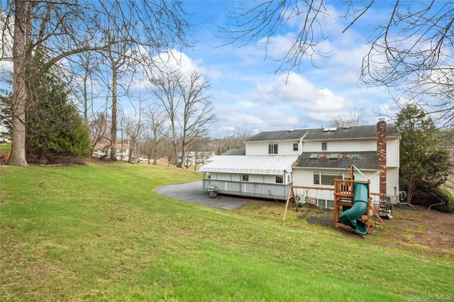 20 Algonquin Circle, Airmont, NY 10952