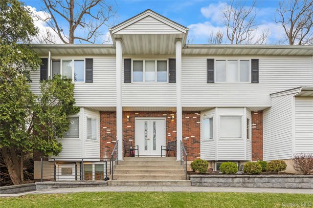 20 Algonquin Circle, Airmont, NY 10952