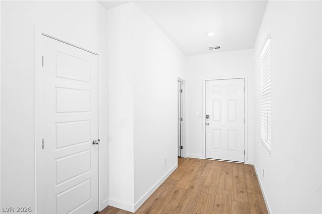 8382 Caldera Hills Avenue, Las Vegas, NV 89147