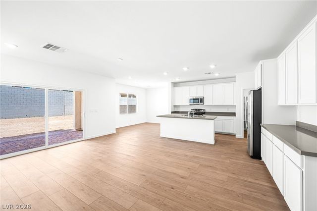 8382 Caldera Hills Avenue, Las Vegas, NV 89147