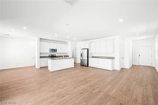 8382 Caldera Hills Avenue, Las Vegas, NV 89147