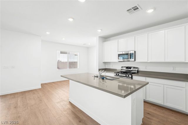 8382 Caldera Hills Avenue, Las Vegas, NV 89147