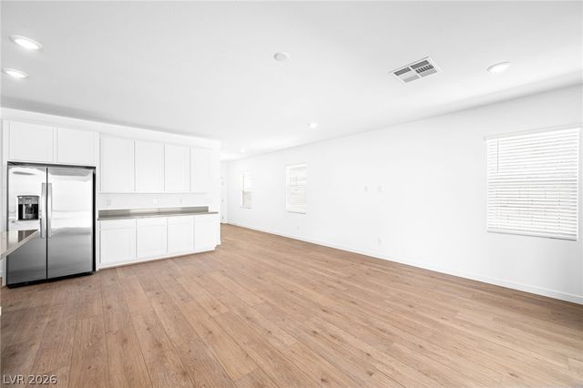 8382 Caldera Hills Avenue, Las Vegas, NV 89147