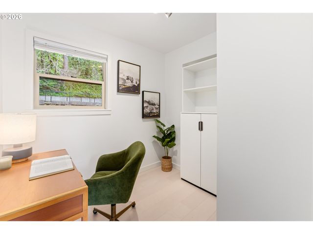 859 Sw BROADWAY Dr 41, Portland, OR 97201