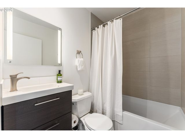 859 Sw BROADWAY Dr 41, Portland, OR 97201