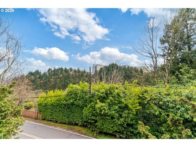 859 Sw BROADWAY Dr 41, Portland, OR 97201