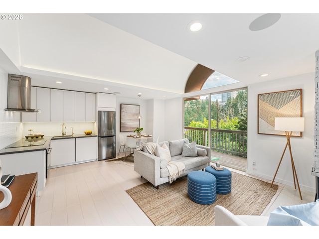 859 Sw BROADWAY Dr 41, Portland, OR 97201