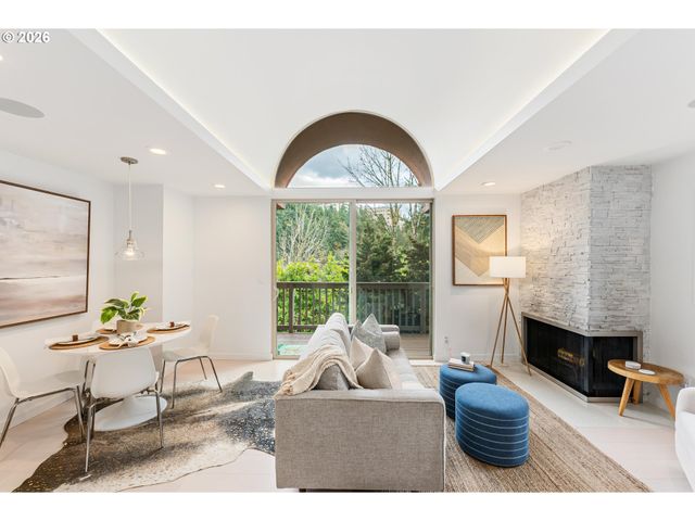 859 Sw BROADWAY Dr 41, Portland, OR 97201