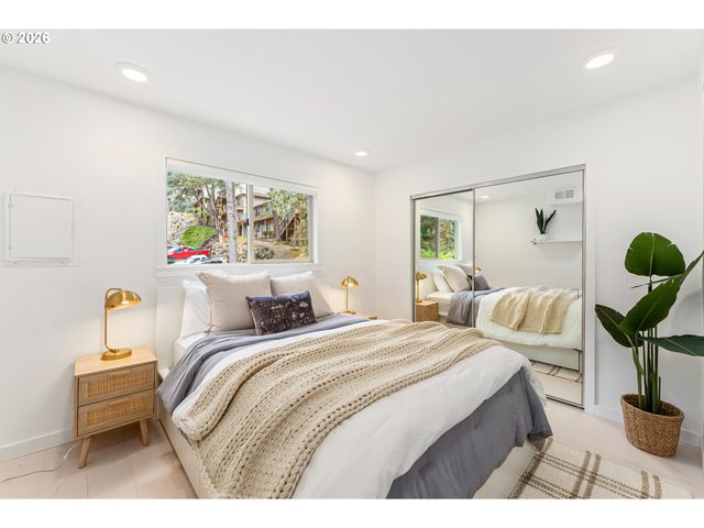 859 Sw BROADWAY Dr 41, Portland, OR 97201