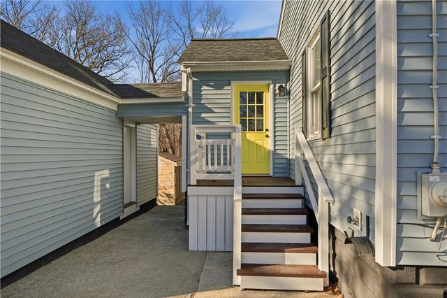 292 Sowams Road, Barrington, RI 02806