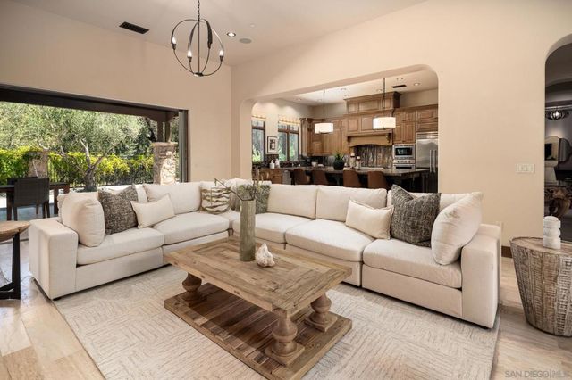 18504 Calle La Serra, Rancho Santa Fe, CA 92091