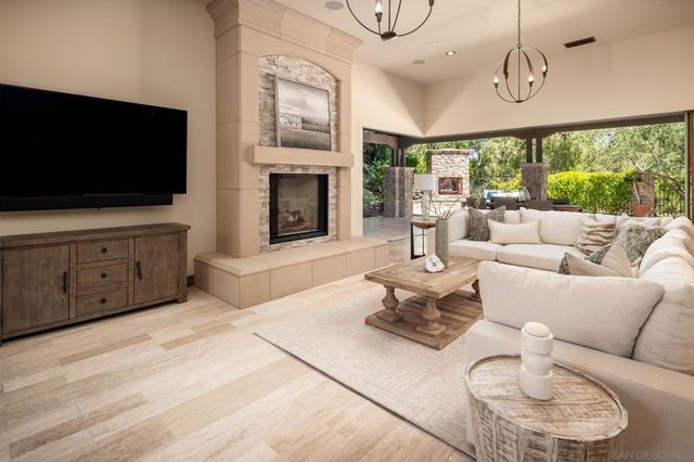 18504 Calle La Serra, Rancho Santa Fe, CA 92091