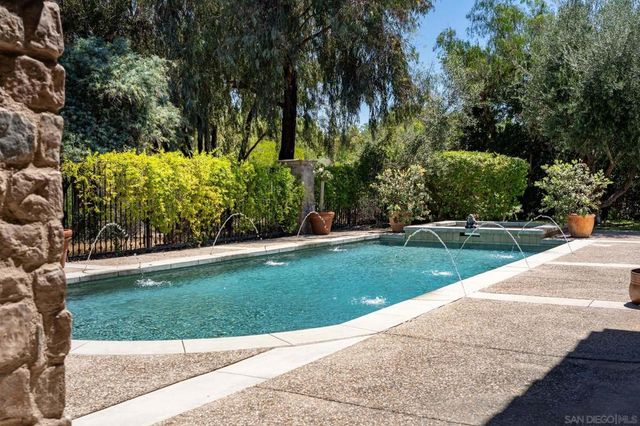 18504 Calle La Serra, Rancho Santa Fe, CA 92091