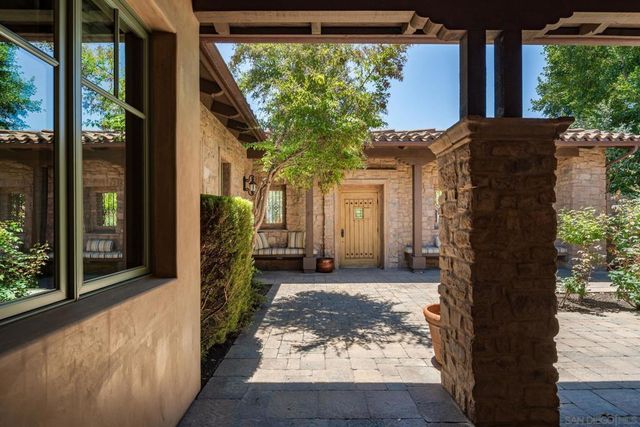 18504 Calle La Serra, Rancho Santa Fe, CA 92091