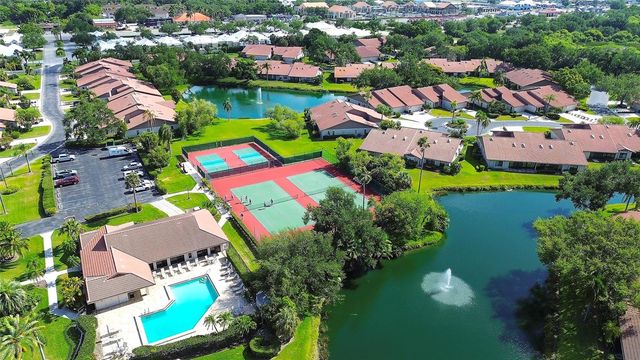 3825 WILSHIRE CIRCLE 1, Sarasota, FL 34238