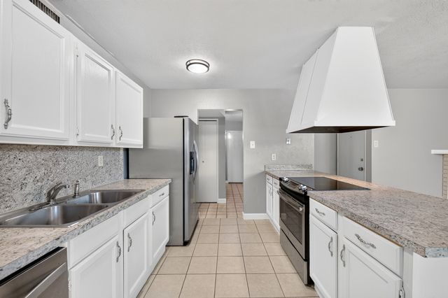 555 Hawthorne Drive, Allen, TX 75002