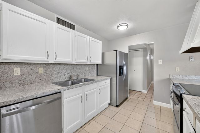 555 Hawthorne Drive, Allen, TX 75002