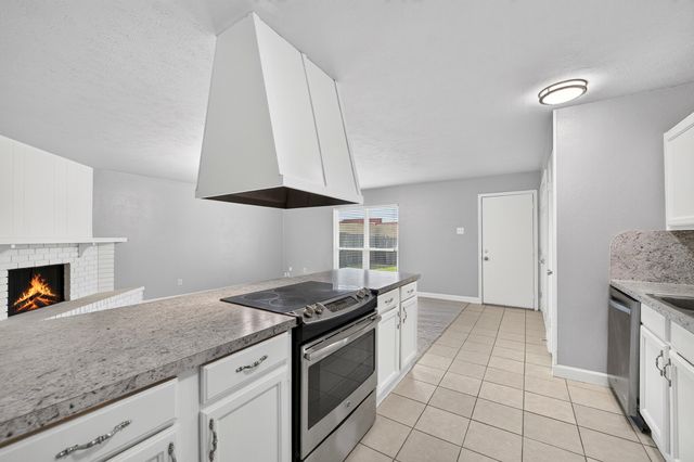 555 Hawthorne Drive, Allen, TX 75002
