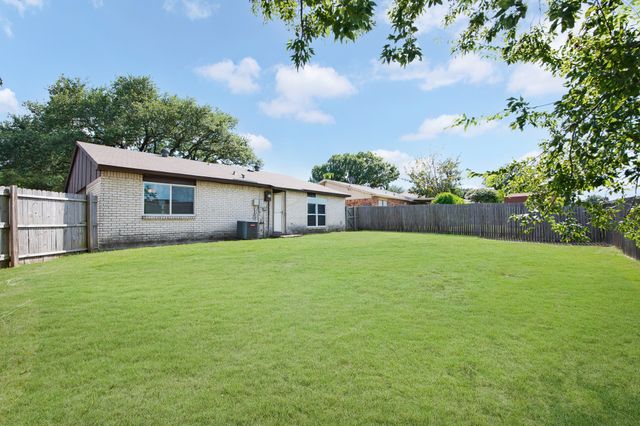 555 Hawthorne Drive, Allen, TX 75002