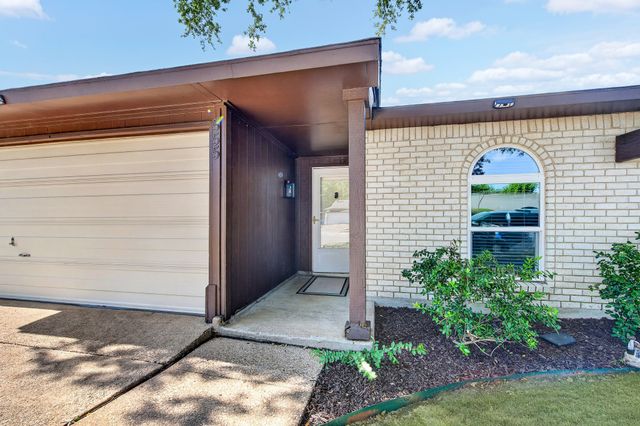 555 Hawthorne Drive, Allen, TX 75002