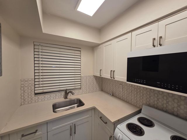 5630 NE 18th Avenue 304, Fort Lauderdale, FL 33334