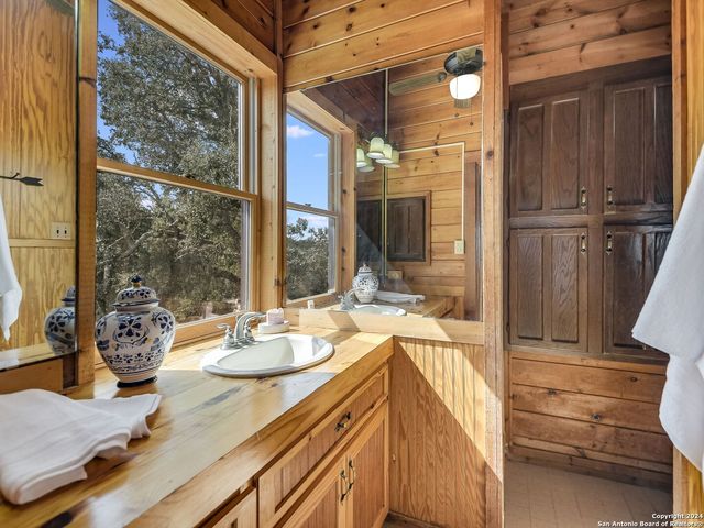 27728 Ramblewood Street, San Antonio, TX 78261