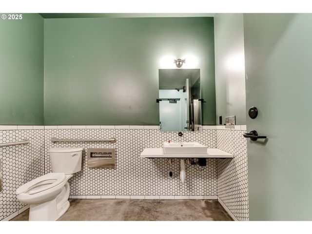 488 Main St, Springfield, OR 97477