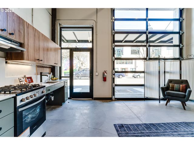 488 Main St, Springfield, OR 97477