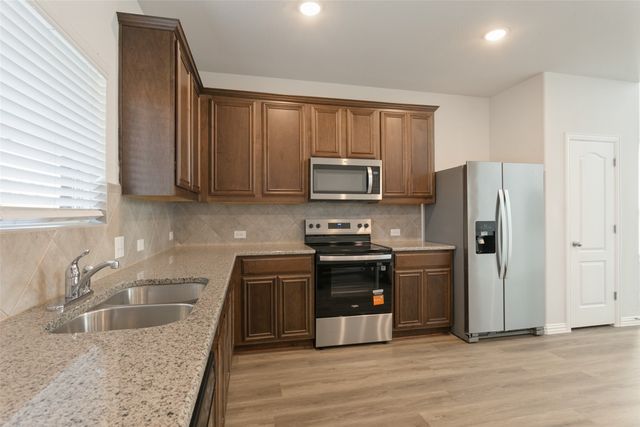 1989 Hope Tinley Court, Lewisville, TX 75077
