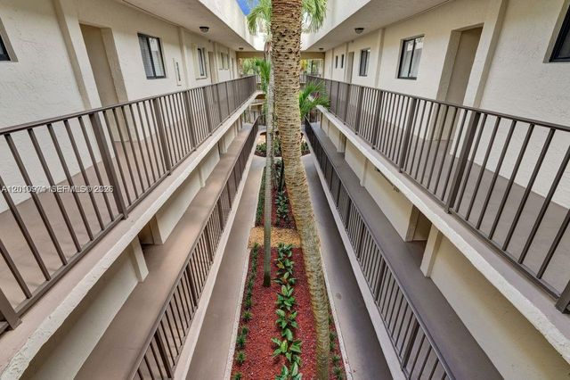 8035 SW 107th Ave 305, Miami, FL 33173