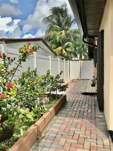 1704 SW 5th Ct, Fort Lauderdale, FL 33312