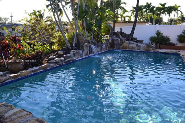 1704 SW 5th Ct, Fort Lauderdale, FL 33312