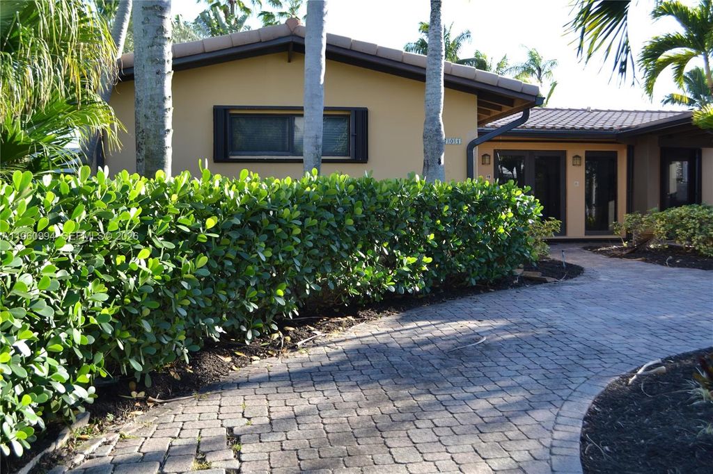 1704 SW 5th Ct, Fort Lauderdale, FL 33312