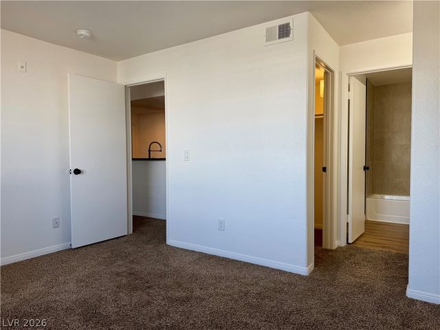230 Mission Catalina Lane 206, Las Vegas, NV 89107