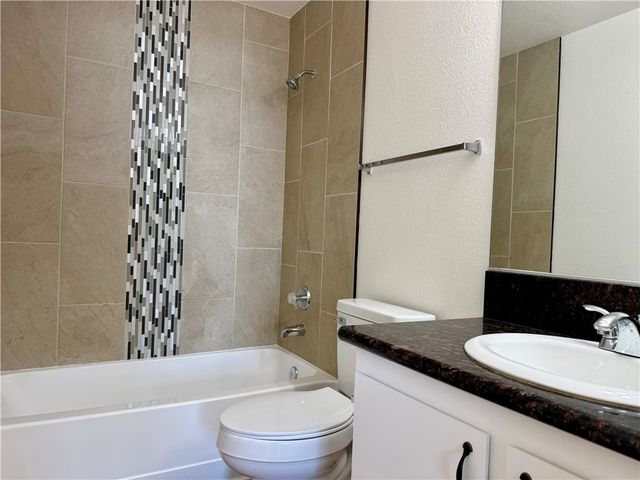 230 Mission Catalina Lane 206, Las Vegas, NV 89107