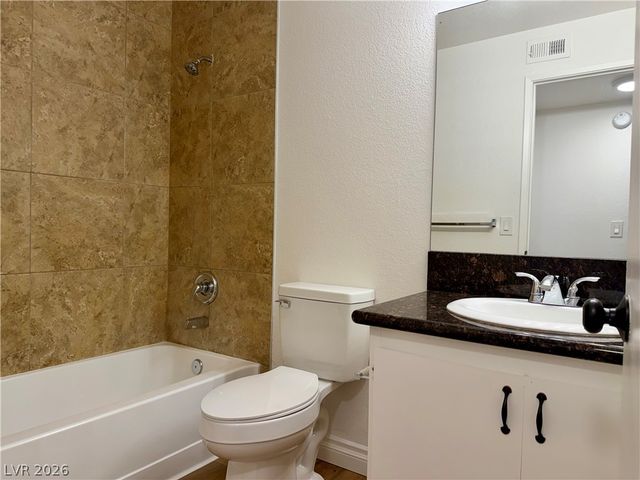 230 Mission Catalina Lane 206, Las Vegas, NV 89107