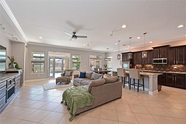 11608 8TH TERRACE NE, Bradenton, FL 34212