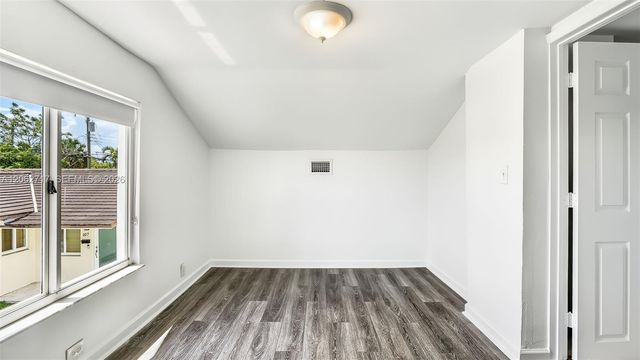 117 E 10th St, Hialeah, FL 33010