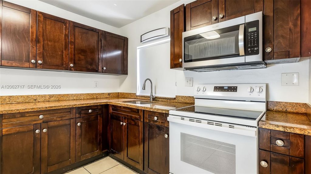 117 E 10th St, Hialeah, FL 33010