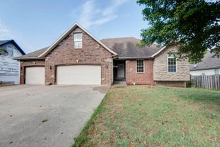 923 North Travis Avenue, Republic, MO 65738