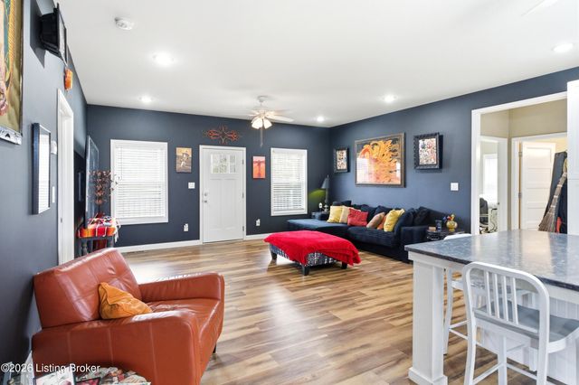 33 Beach Cove Ct, Brandenburg, KY 40108