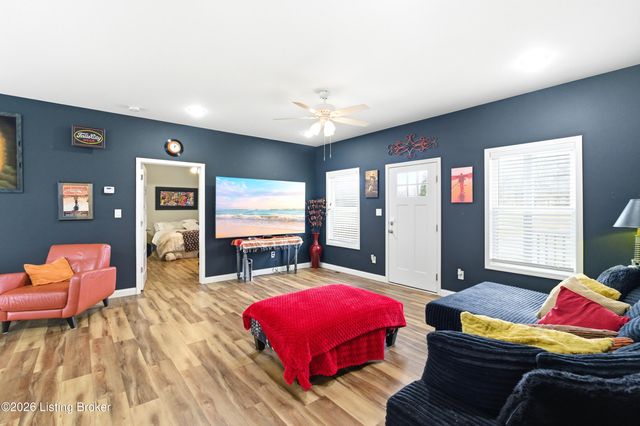 33 Beach Cove Ct, Brandenburg, KY 40108